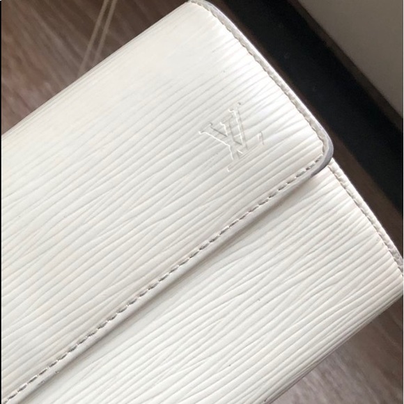 🌺 Louis Vuitton Epi wallet - Picture 5 of 13